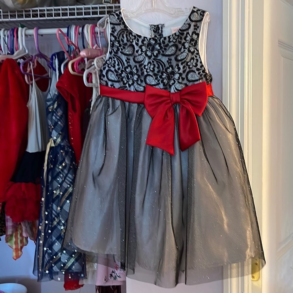 Black shiny girls dress 3T-4T